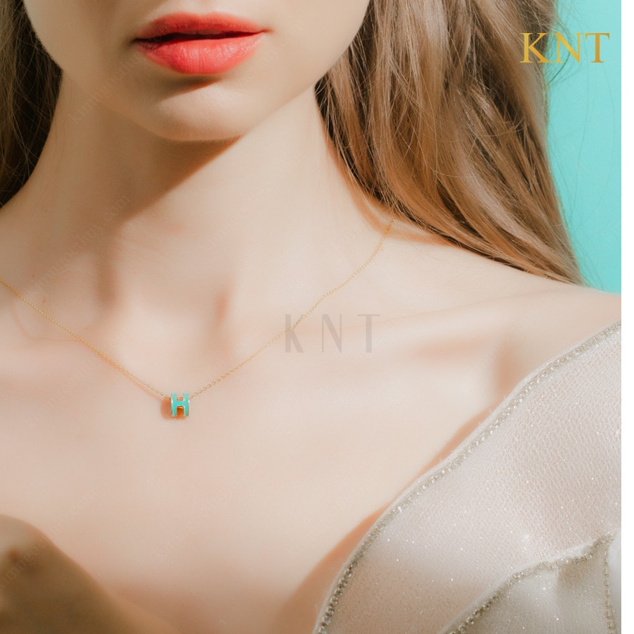 Mặt dây chuyền Sea La Vie chữ H: Thiết kế tinh tế, làm nổi bật phong cách riêng