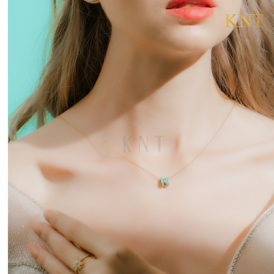 Mặt dây chuyền Sea La Vie chữ H: Dễ dàng kết hợp với nhiều loại trang sức