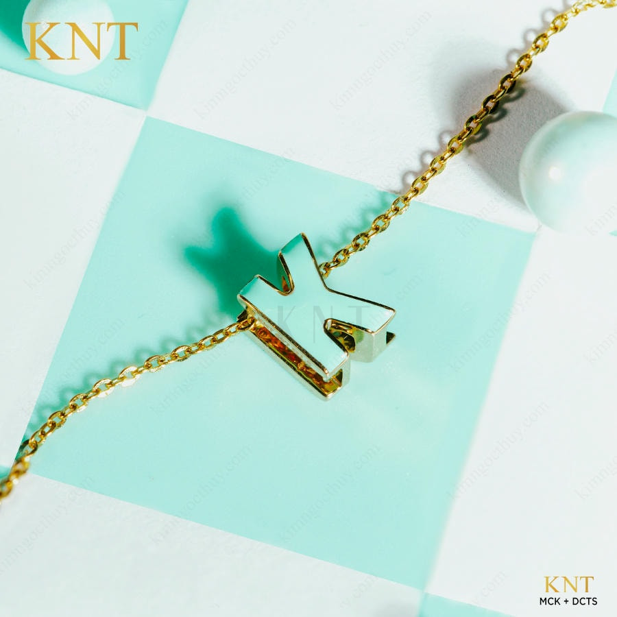 Mặt dây chuyền Sea La Vie chữ K: Thiết kế tinh tế, làm nổi bật phong cách riêng của bạn.