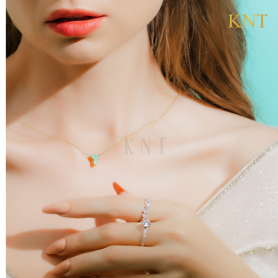 Mặt dây chuyền Sea La Vie chữ Y: Thiết kế độc đáo với đá và sứ xanh