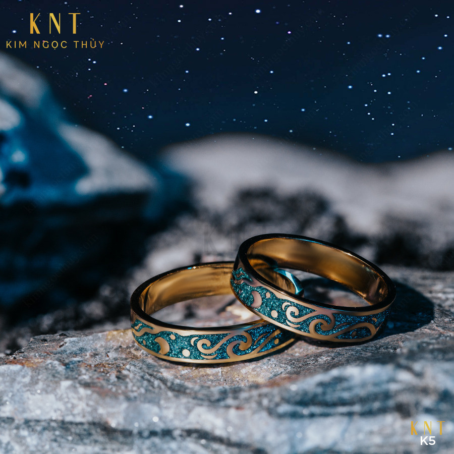 Nhẫn cưới Galaxy K5 hoạ tiết vân xanh sóng biển độc đáo