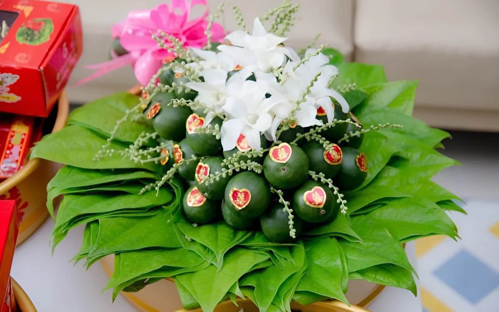 Miếng trầu têm sẵn với màu đỏ thắm