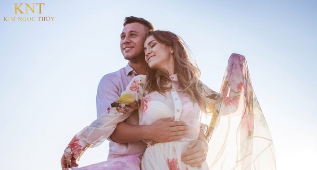 Ý NGHĨA TỪNG TƯ THẾ ÔM MÀ CÁC CẶP ĐÔI NÊN BIẾT