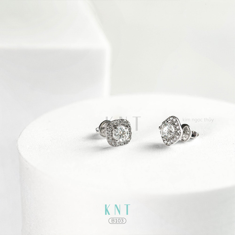 Bông tai cưới B103 là món trang sức lý tưởng để cô dâu thêm phần rạng rỡ và quyến rũ