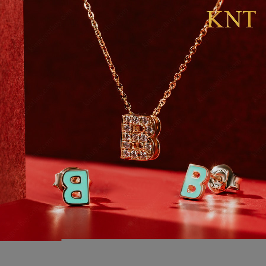 Bông tai Sea La Vie chữ B vàng cao cấp được phủ sứ xanh