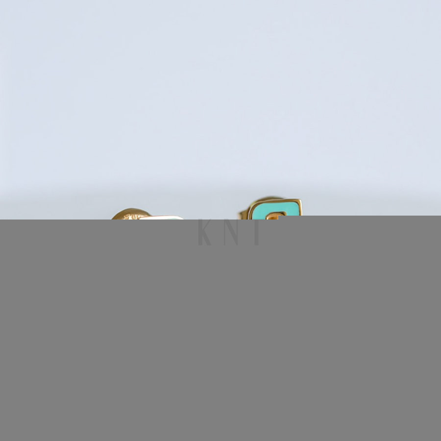 Bông tai Sea La Vie chữ B - BB lấy cảm hứng từ vẻ đẹp của đại dương và tinh thần tự do, phóng khoáng