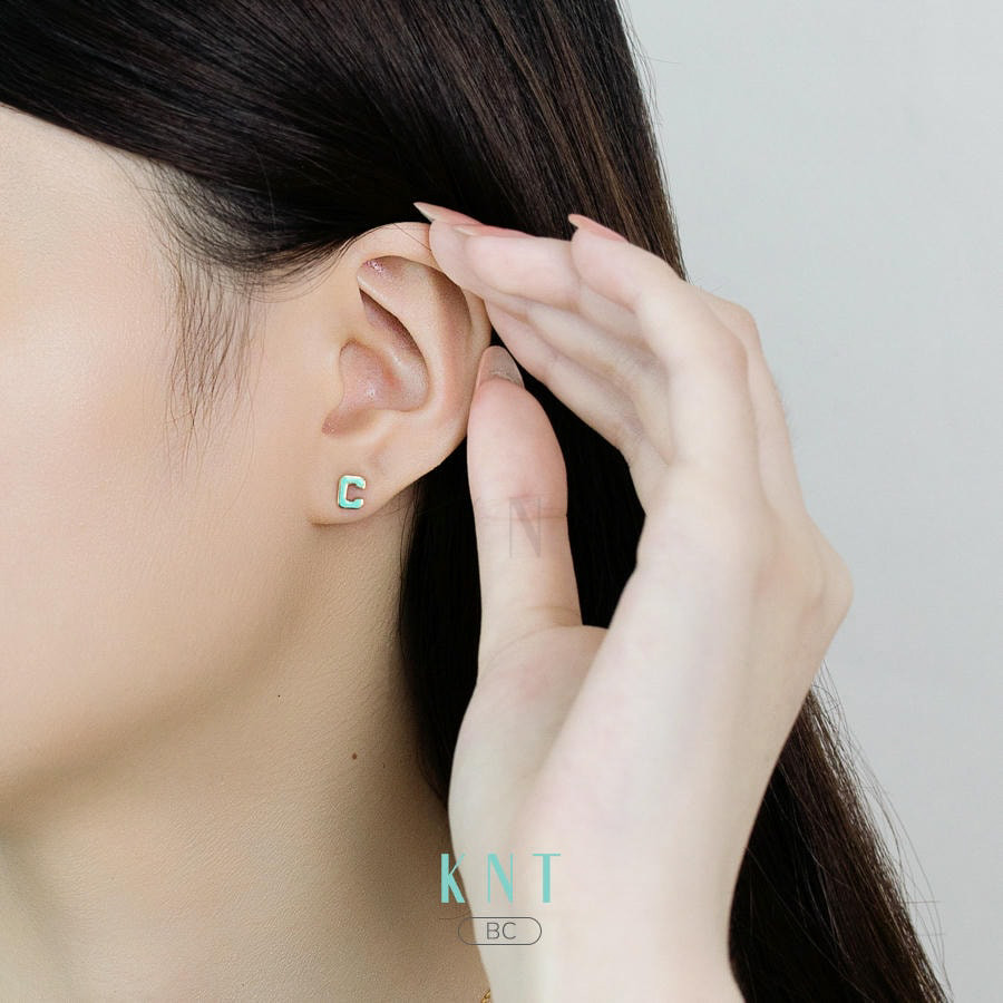 Bông tai Sea La Vie chữ C mang đến vẻ đẹp tươi trẻ, đầy quyến rũ