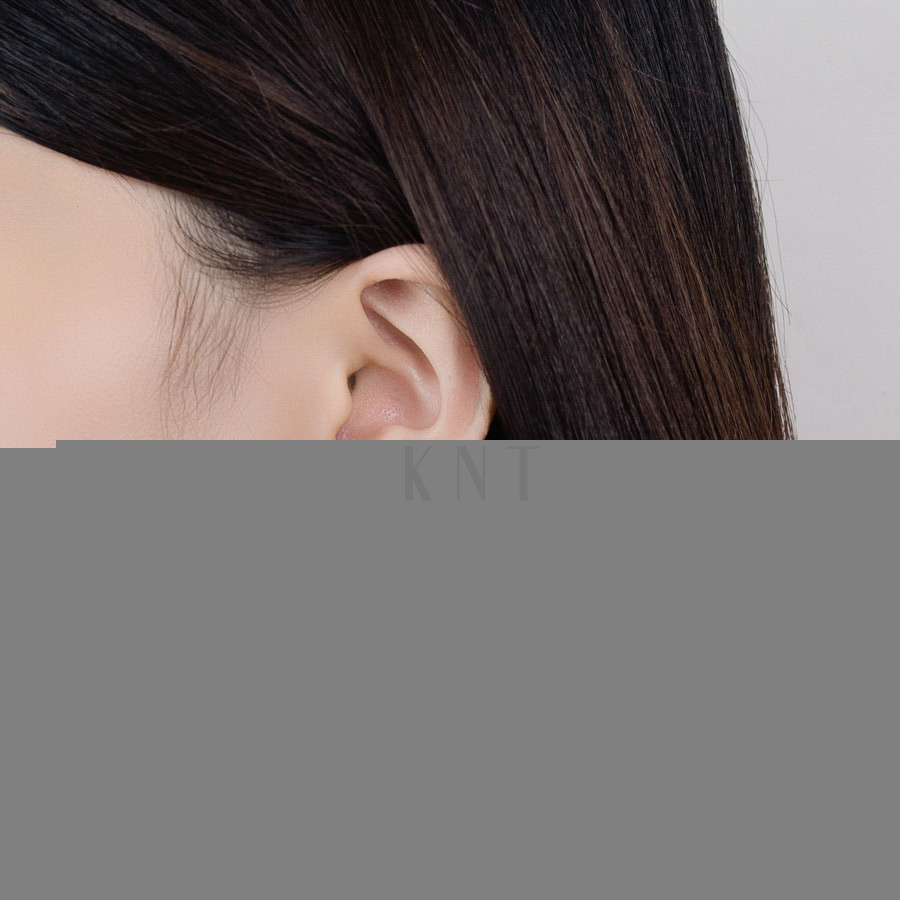 Bông tai Sea La Vie chữ F Kim Ngọc Thủy có thiết kế ấn tượng