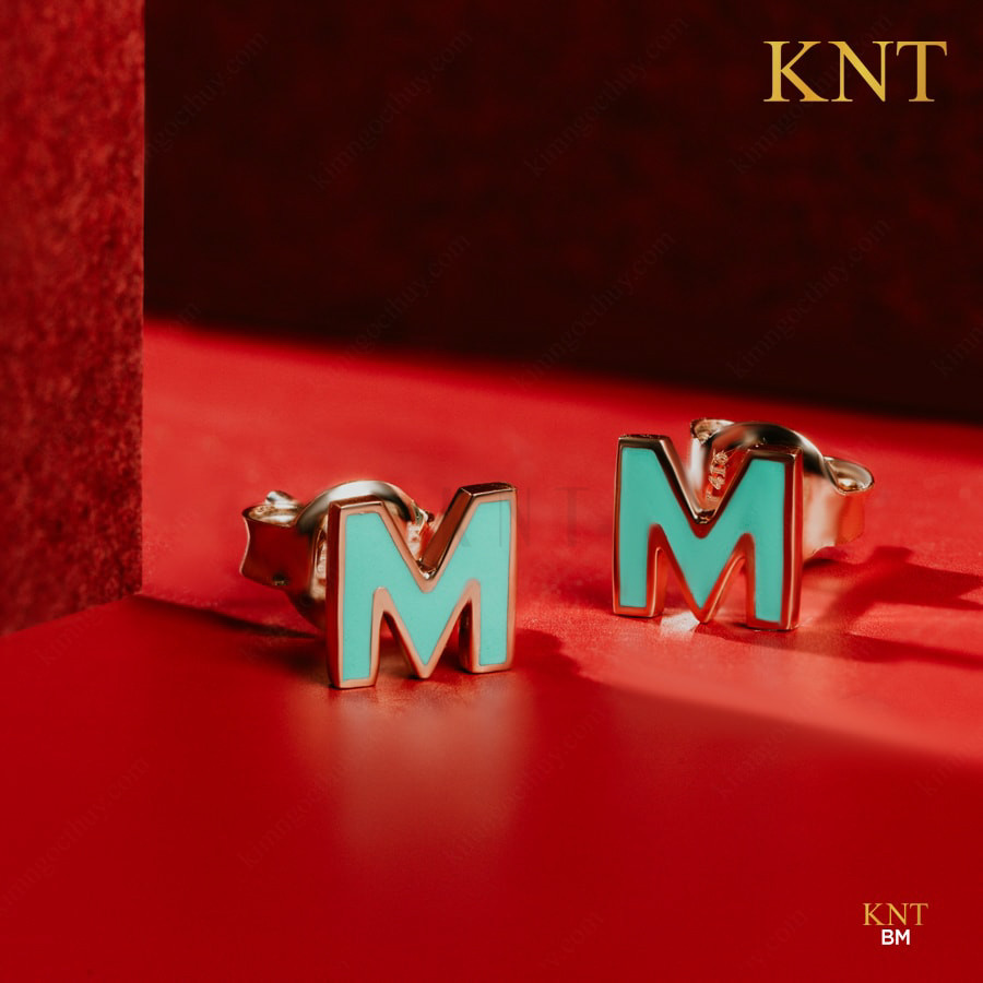 Bông tai chữ M Sea La Vie phủ sứ xanh - Phong cách phóng khoáng