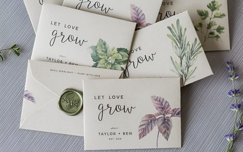 Chuẩn bị và trao quà đáp lễ chu đáo.