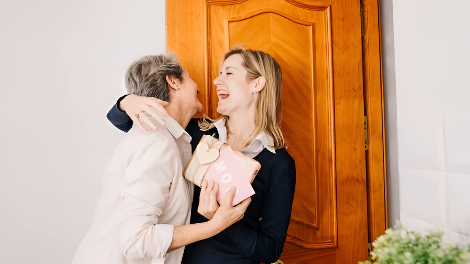 Trong văn hóa gia đình Việt Nam, việc ra mắt gia đình người yêu không đơn thuần là một buổi gặp gỡ thông thường