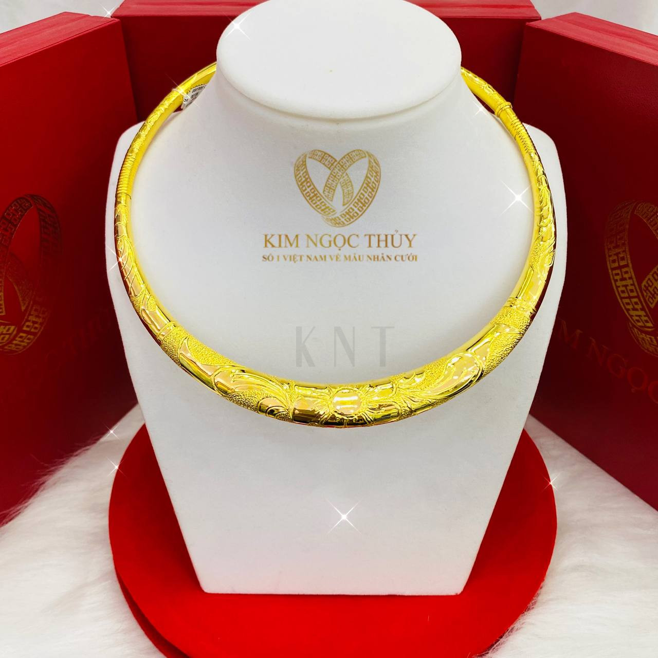 Kiềng 2 chỉ chạm rồng phụng hoa văn sang trọng, may mắn và ấn tượng