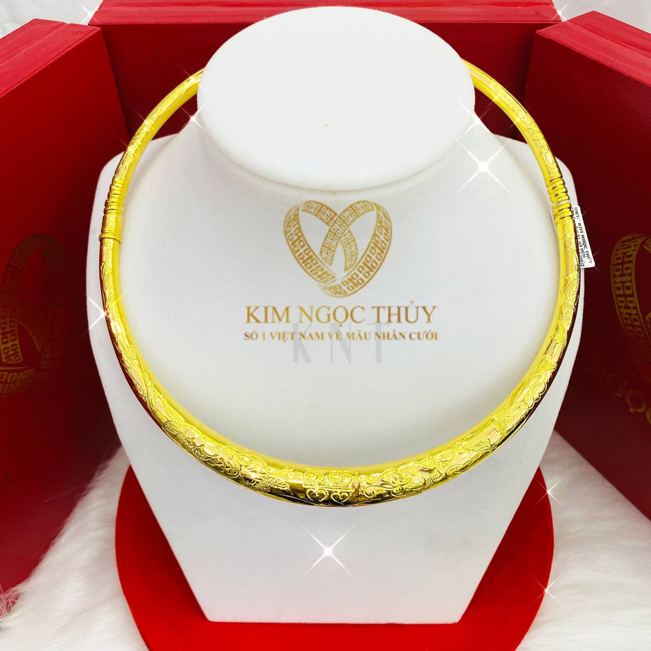 Kiềng 2 chỉ chạm rồng phụng hoa văn: truyền thống, sang trọng, mang biểu tượng may mắn, thịnh vượng