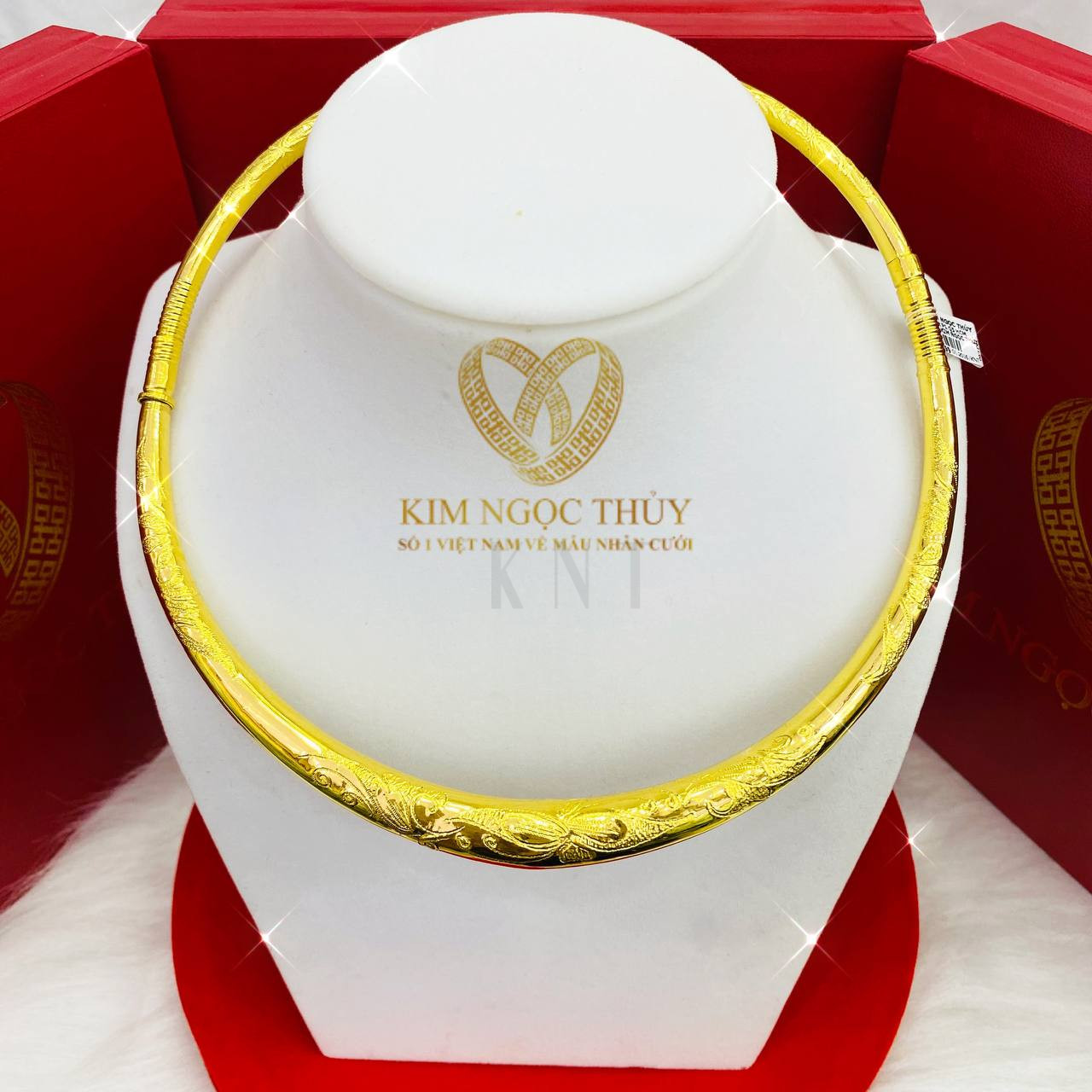 Kiềng 2 chỉ chạm rồng phụng hoa văn: Chế tác tinh xảo từ vàng 24K