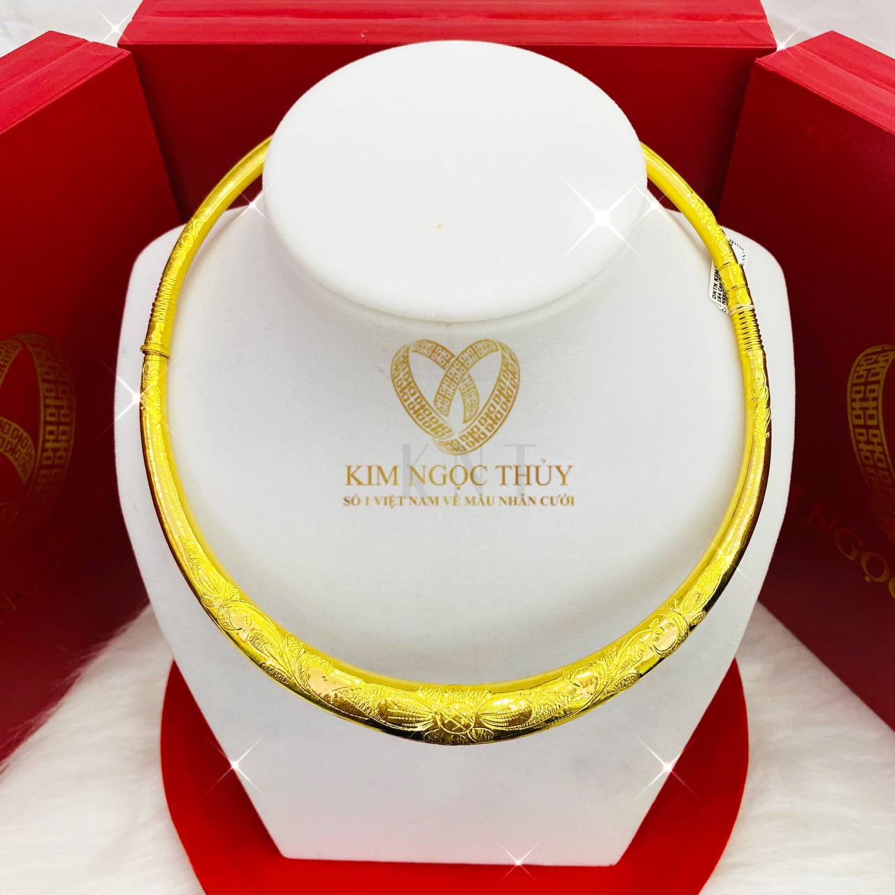 Kiềng 2 chỉ chạm rồng phụng hoa văn: tinh xảo, biểu tượng của may mắn và hạnh phúc