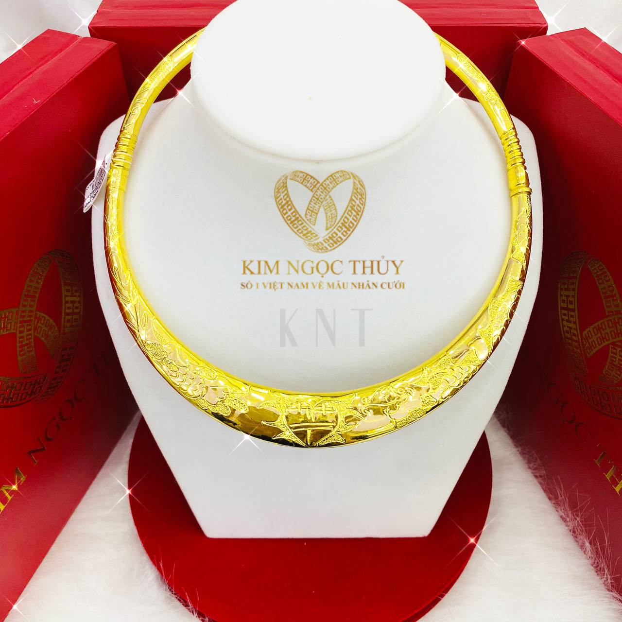 Kiềng 3-5 chỉ chạm rồng phụng hoa văn: Vàng 24K, biểu tượng may mắn, thịnh vượng