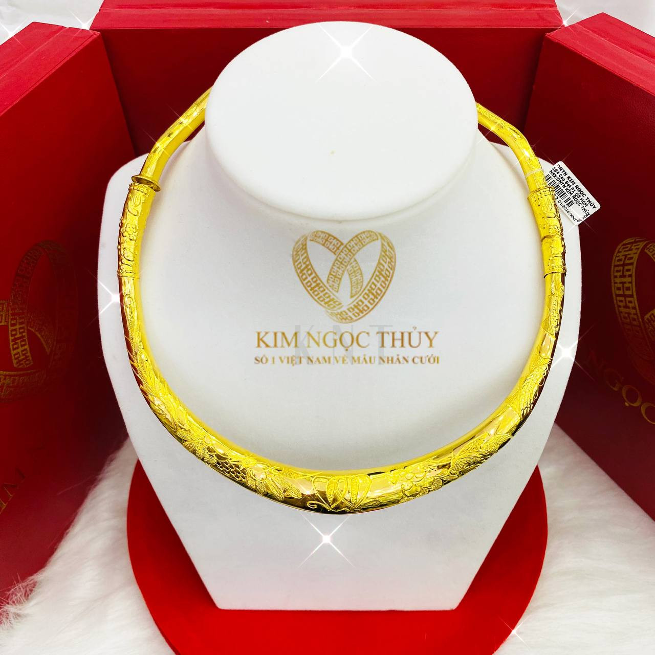 Kiềng 3-5 chỉ chạm rồng phụng hoa văn: Thiết kế tinh xảo, hoàn thiện bộ trang sức cưới