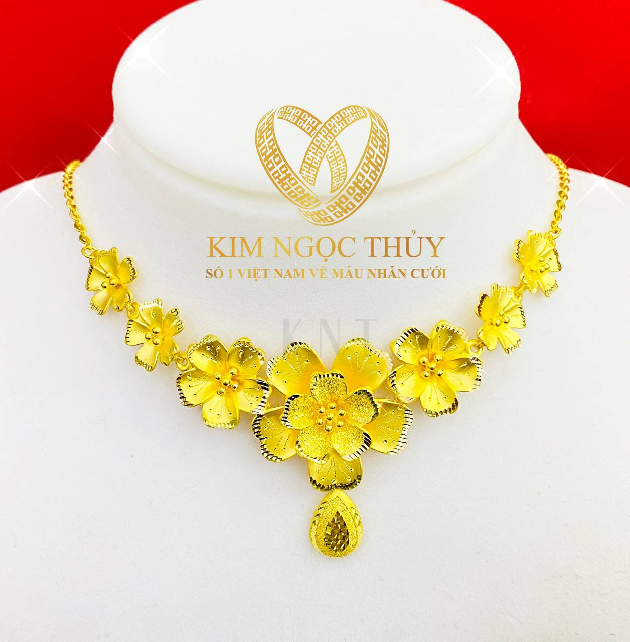 Dây chuyền hoa mai đúc máy: tinh xảo, hiện đại tại Kim Ngọc Thủy