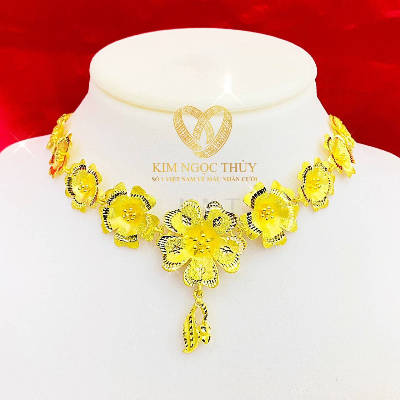Dây chuyền hoa mai đúc máy: Sang trọng và tinh tế