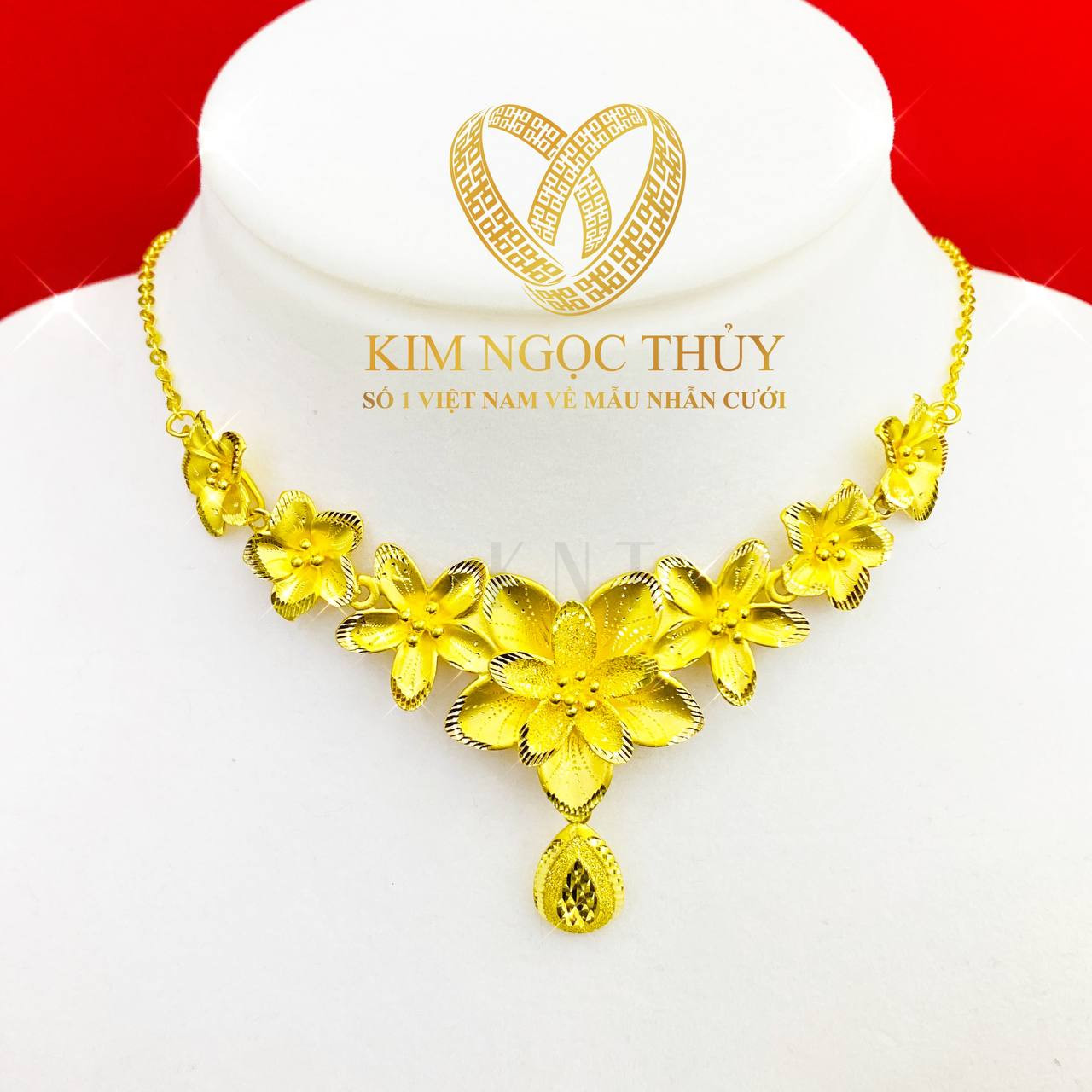 Dây chuyền hoa mai đúc máy đa dạng mẫu mã, thiết kế hình hoa bắt mắt