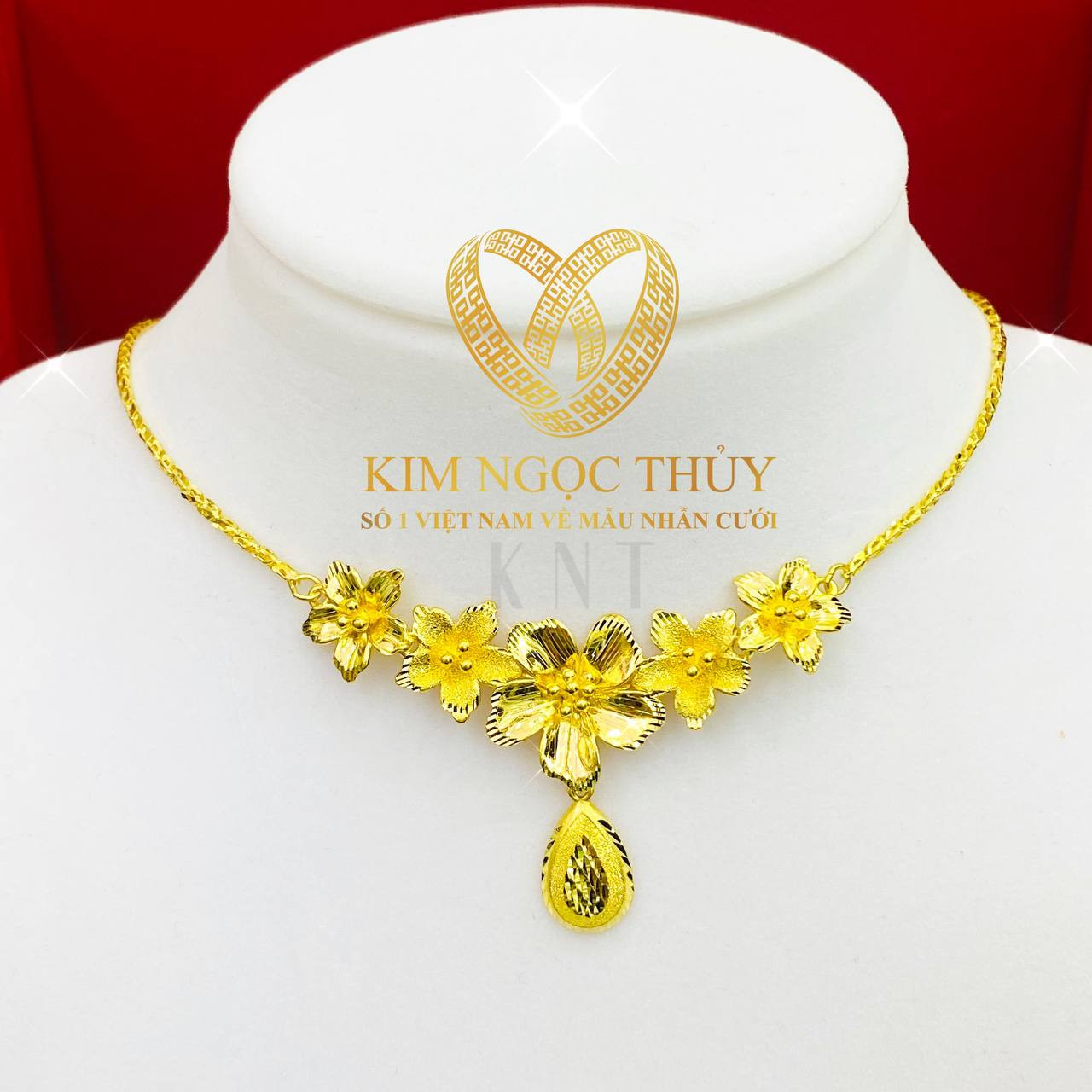 Dây chuyền hoa mai đúc máy: Vẻ đẹp tinh xảo đến từng chi tiết