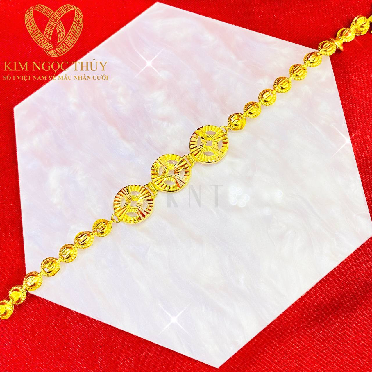 Lắc tay 1 chỉ mang vẻ đẹp dịu dàng, thanh lịch