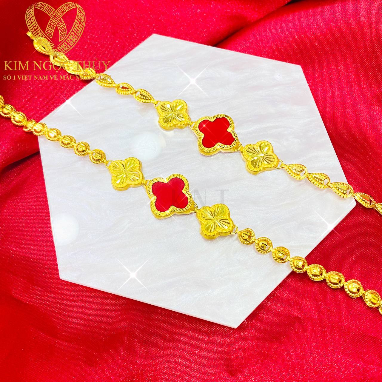 Lắc tay 1 chỉ mang phong cách nữ tính, duyên dáng