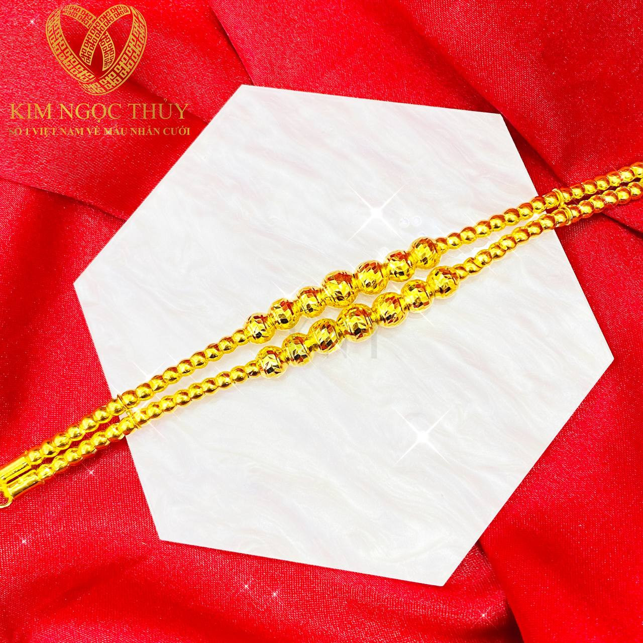 Lắc tay 2 chỉ có thiết kế đơn giản, đẹp tinh tế