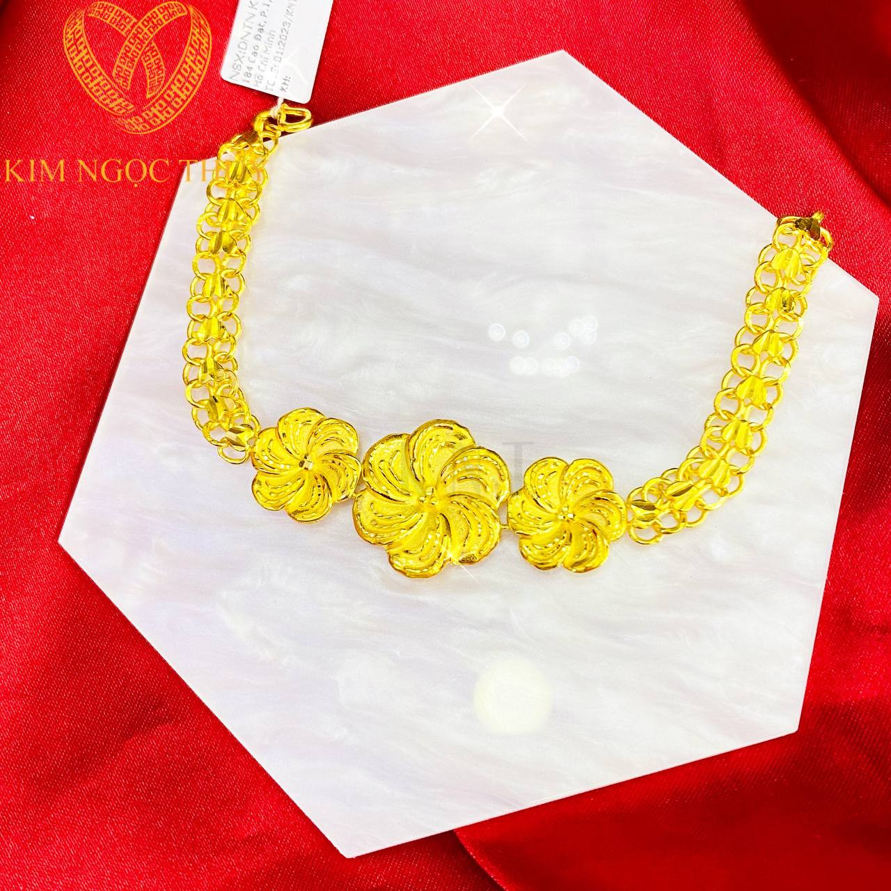 Lắc tay 2 chỉ bản to, hoa văn sắc sảo