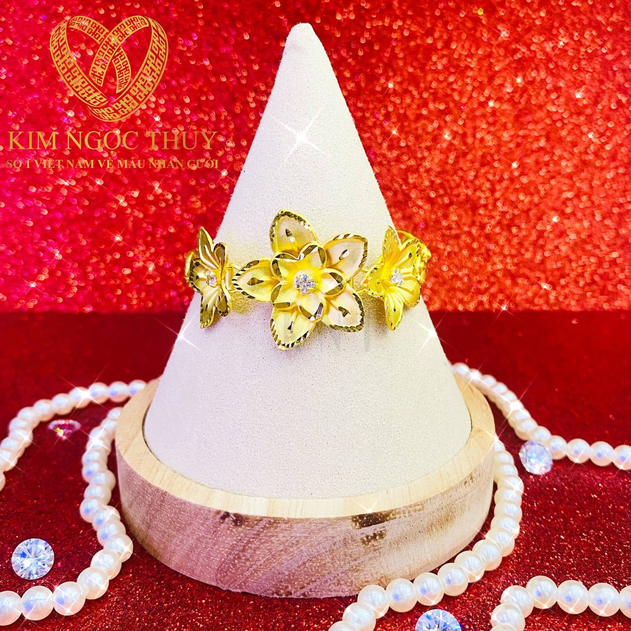 Lắc tay 3 chỉ được chế tác từ những chất liệu vàng cao cấp nhất