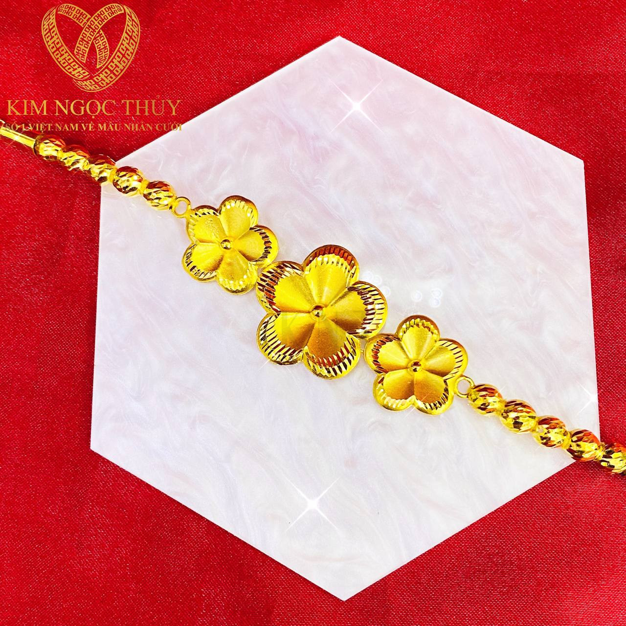 Lắc tay 3 chỉ vàng hình hoa thiết kế hiện đại, ấn tượng