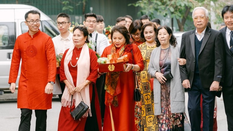Lễ dẫn cưới đánh dấu thời điểm nhà trai mang sính lễ sang nhà gái để chính thức xin cưới và nạp tài