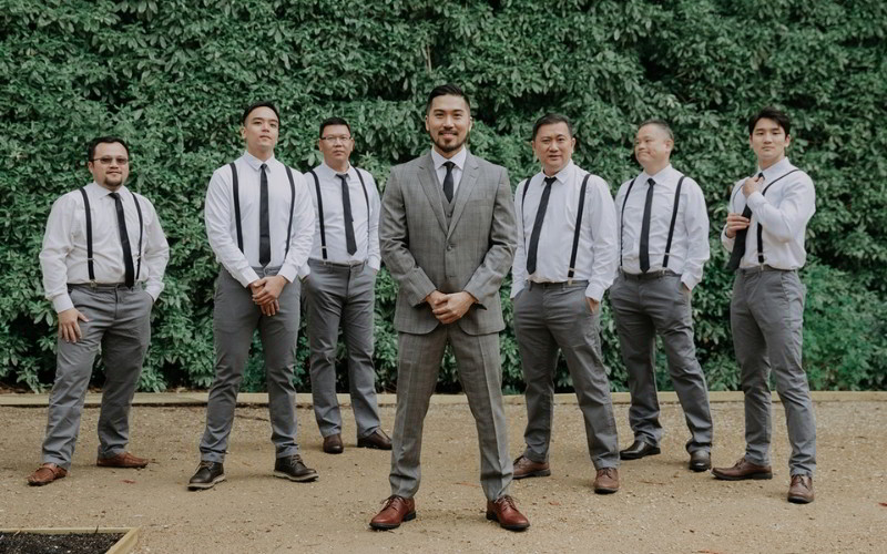 Hỗ trợ chú rể ngày cưới.