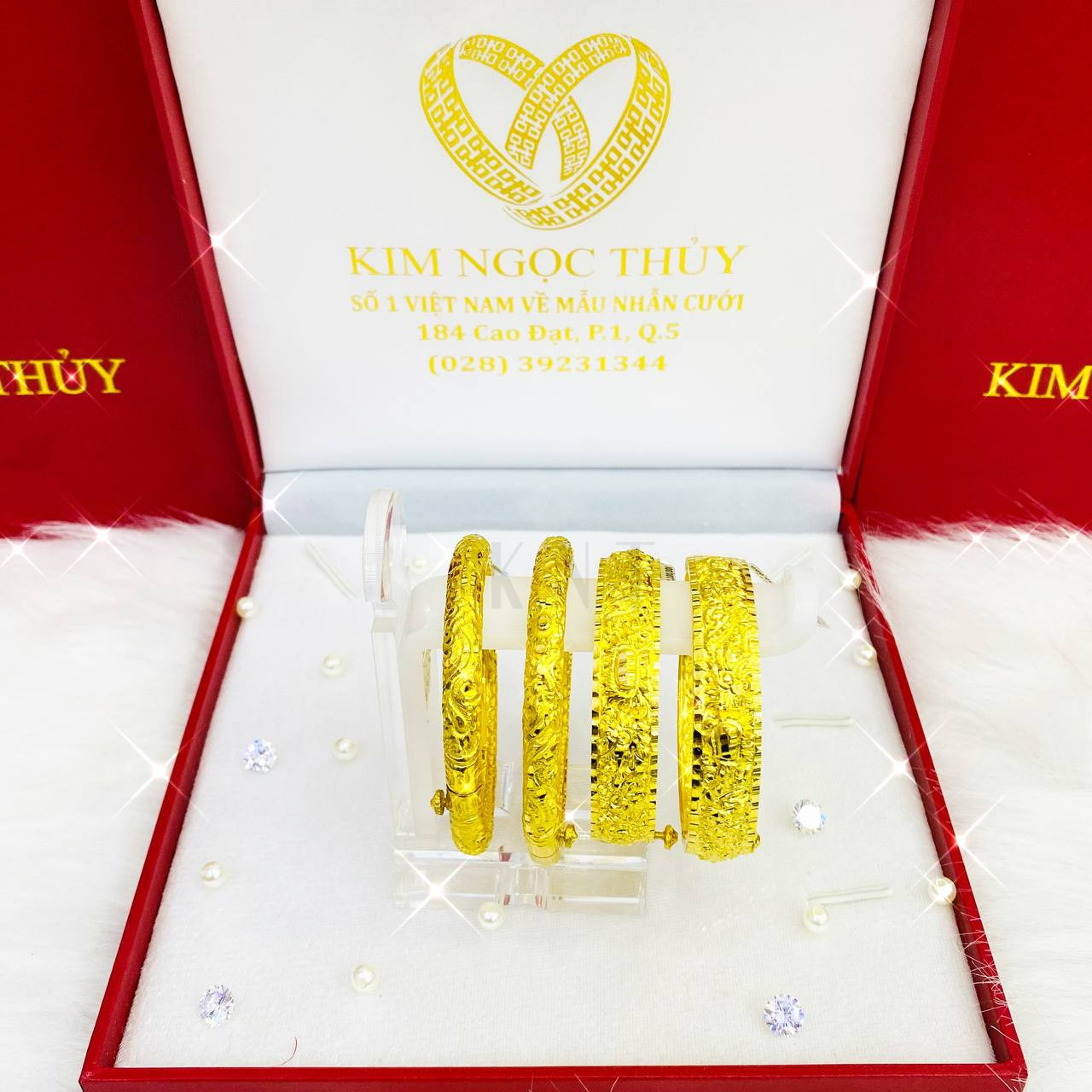 Vòng tay rồng phụng: Chất liệu vàng 24K chạm rồng phụng tại Kim Ngọc Thủy