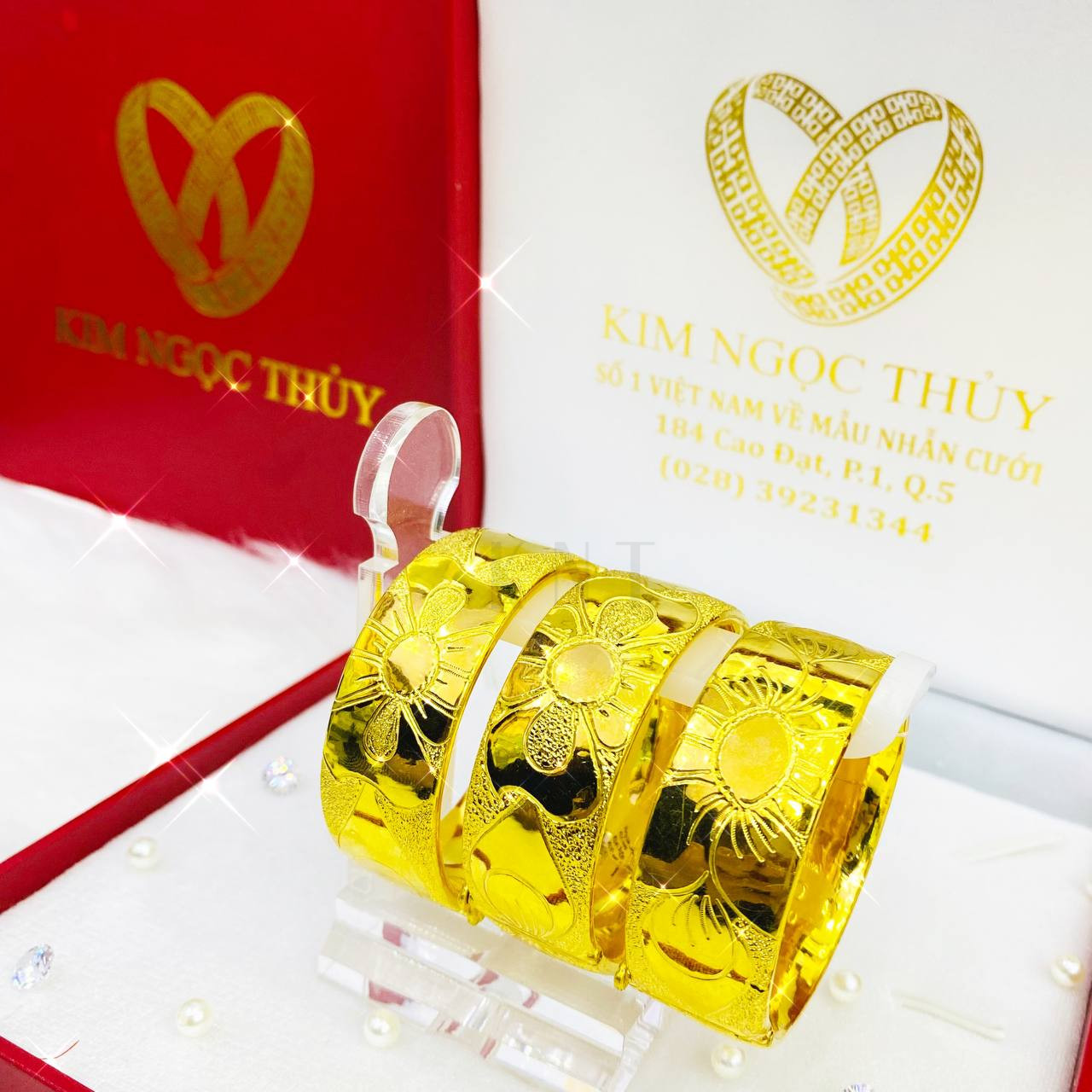 Vòng tay rồng phụng Kim Ngọc Thủy: Vòng tay chạm hoa văn rồng phụng cỡ lớn