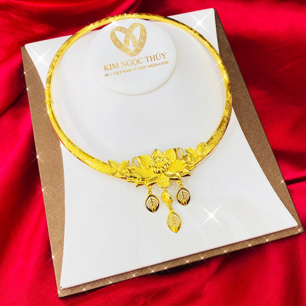 Kiềng trơn quấn hoa, heo, Long Phụng