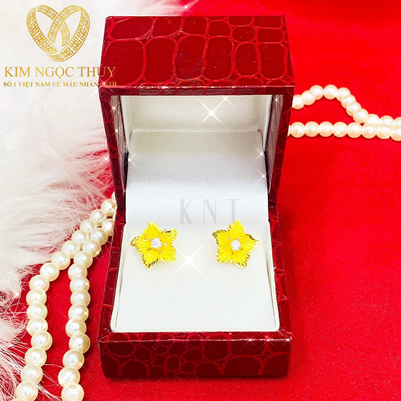 Bông tai cưới hoa mai 1 hột trắng thiết kế hoa mai năm cánh mang đến vẻ đẹp dịu dàng, nữ tính