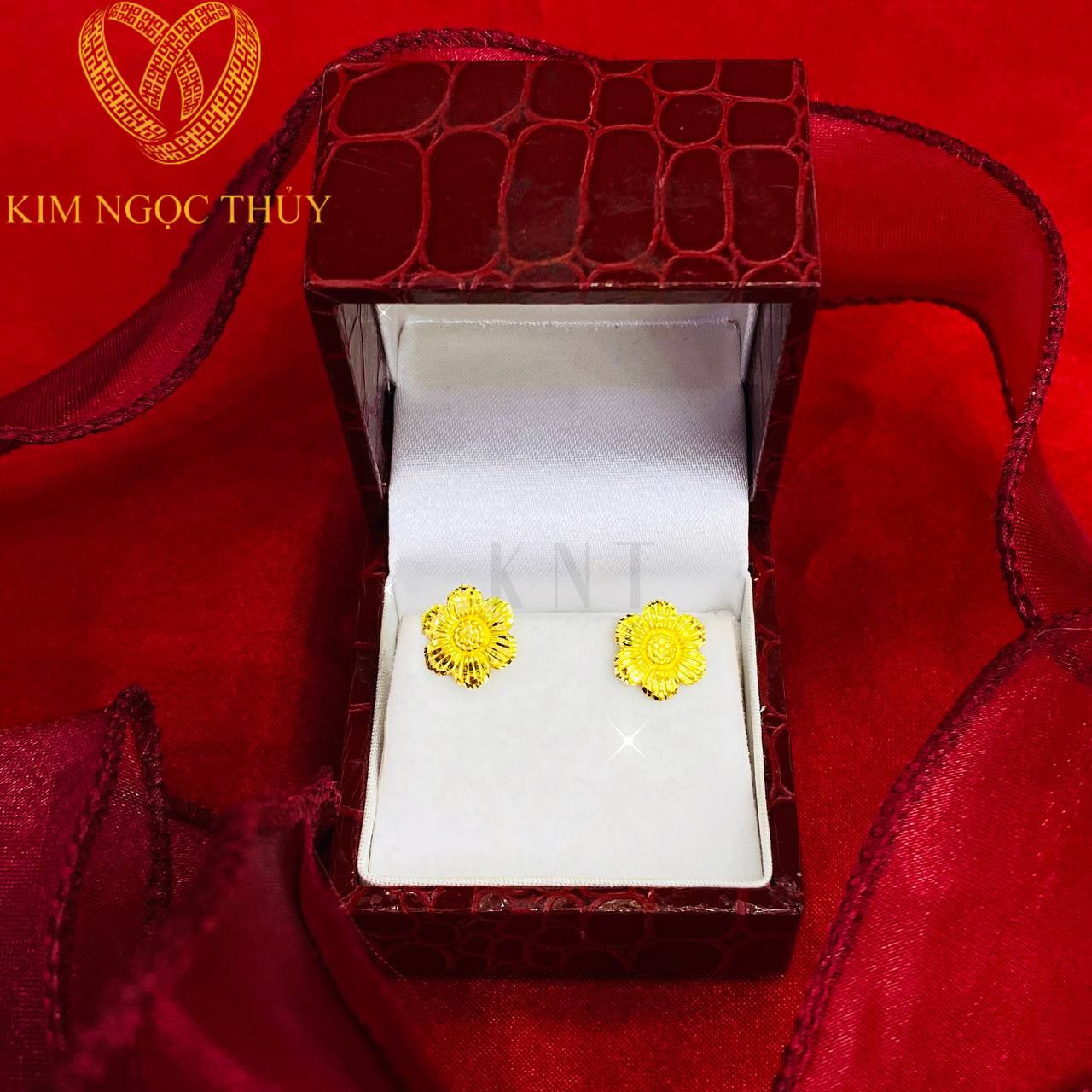 Bông tai hoa mai 5P: Nét duyên dáng, may mắn cho cô dâu