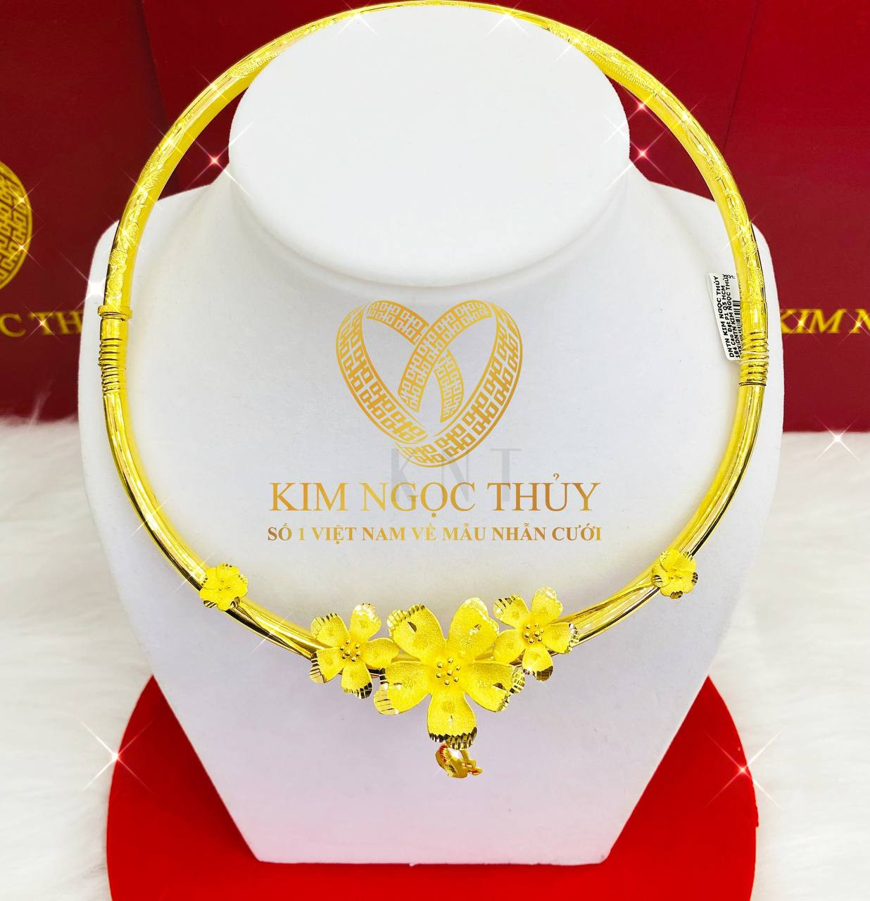 Kiềng trơn vàng 24K quấn hoa, heo, long phụng: Món quà cưới ý nghĩa, sang trọng