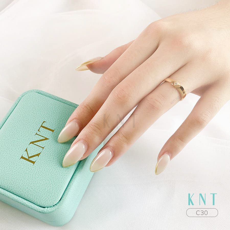 Nhẫn cưới C30 đính đá lấp lánh ở trung tâm