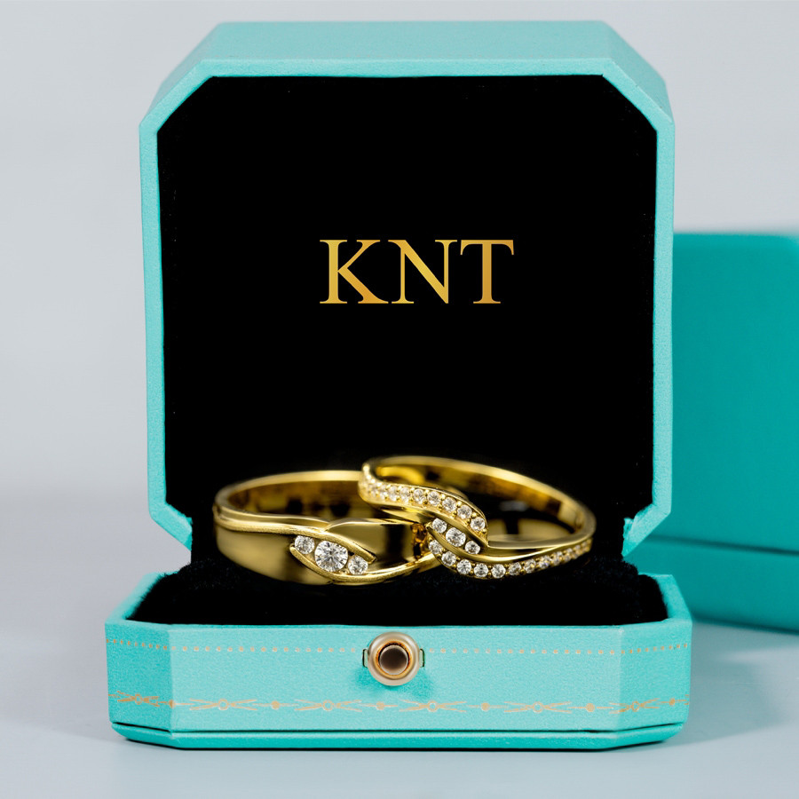 Nhẫn cưới K10 kiểu dáng uốn lượn, khắc tên miễn phí