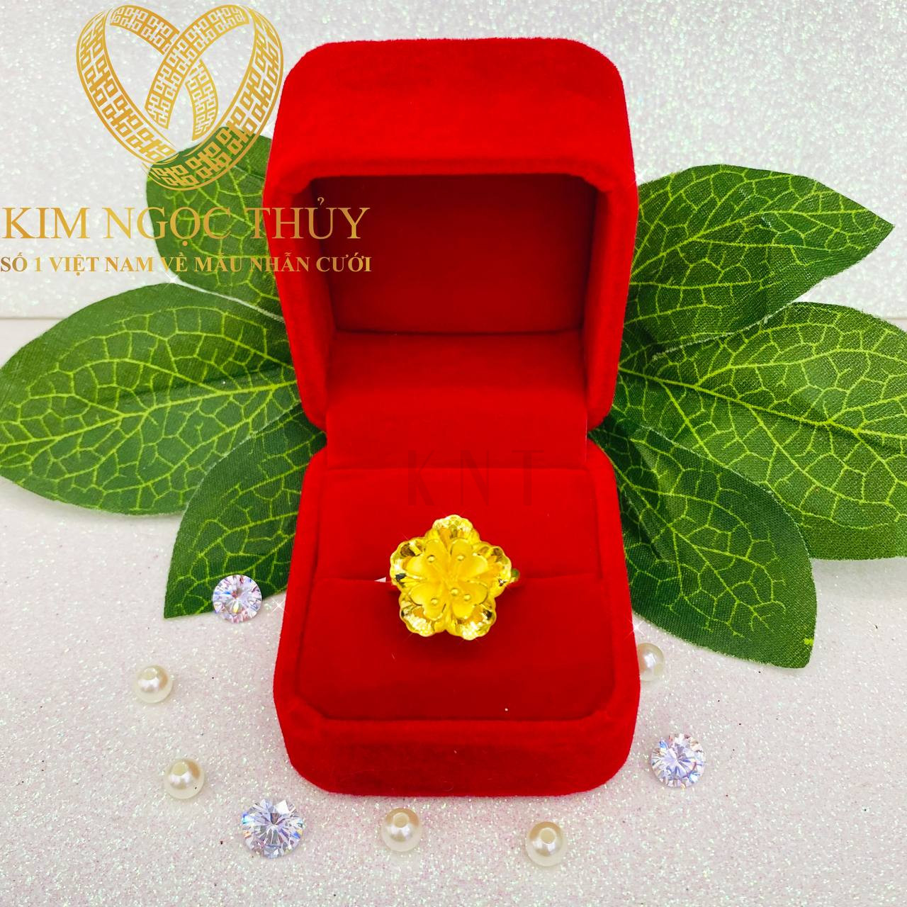 Nhẫn hoa mai 1 chỉ và 2 chỉ mang biểu tượng của sự may mắn, thịnh vượng và vẻ đẹp thanh cao