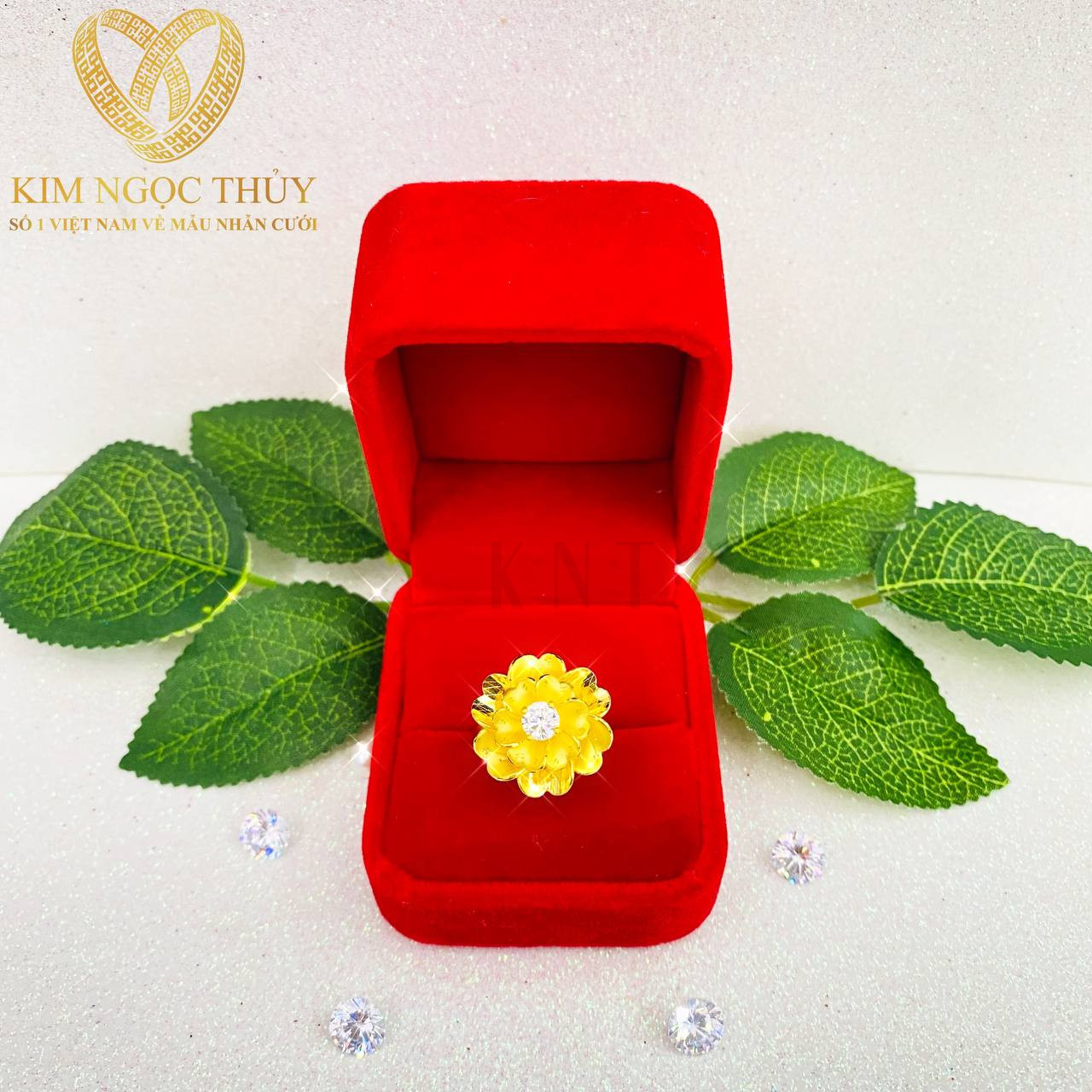 Nhẫn hoa mai từ 5P thiết kế tinh xảo, ấn tượng