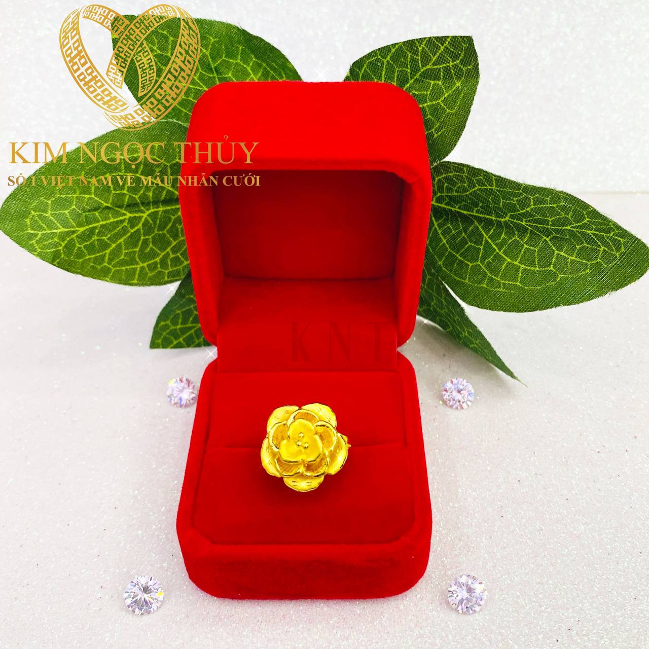 Nhẫn hoa mai từ 5P nhỏ nhắn, phù hợp đeo hàng ngày