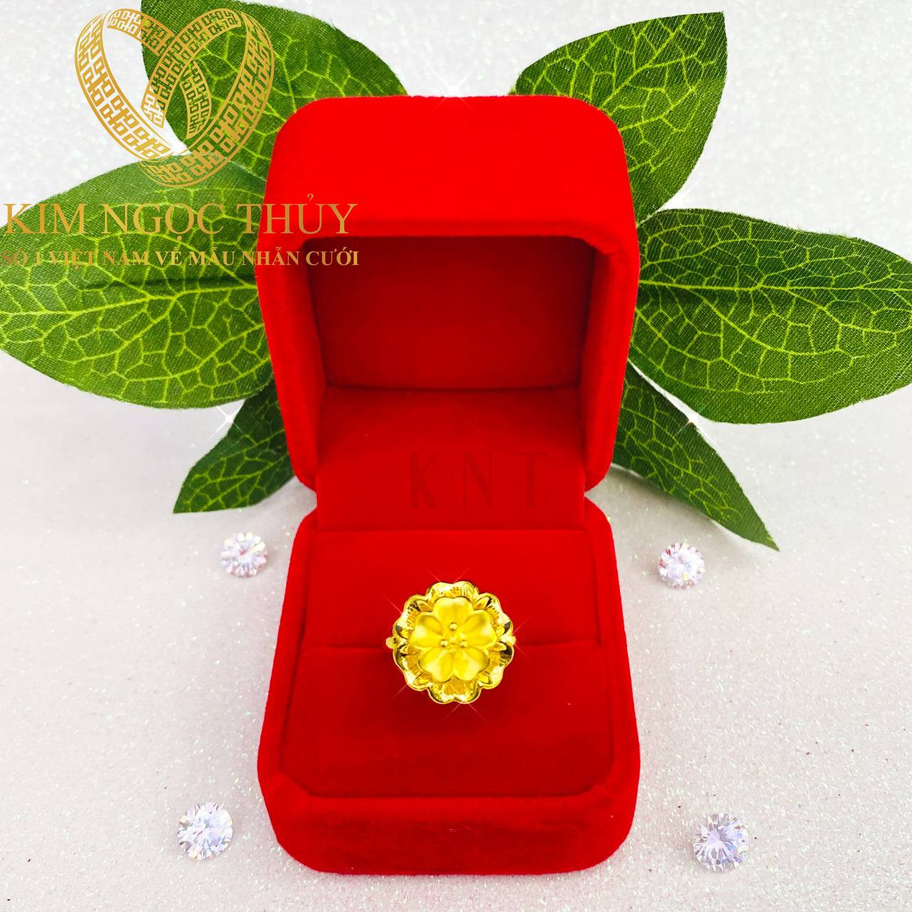 Nhẫn hoa mai từ 5P được chế tác tinh xảo