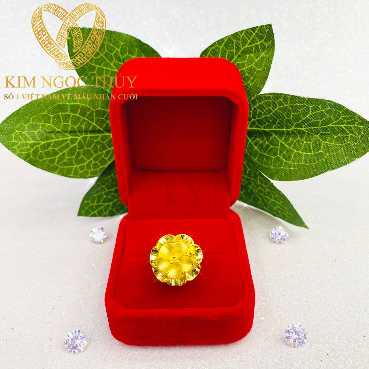 Nhẫn hoa mai từ 5P điểm xuyết thêm nét nữ tính và tinh tế