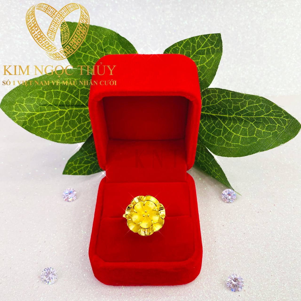 Nhẫn hoa mai từ 5P chứa đựng ý nghĩa về sự may mắn