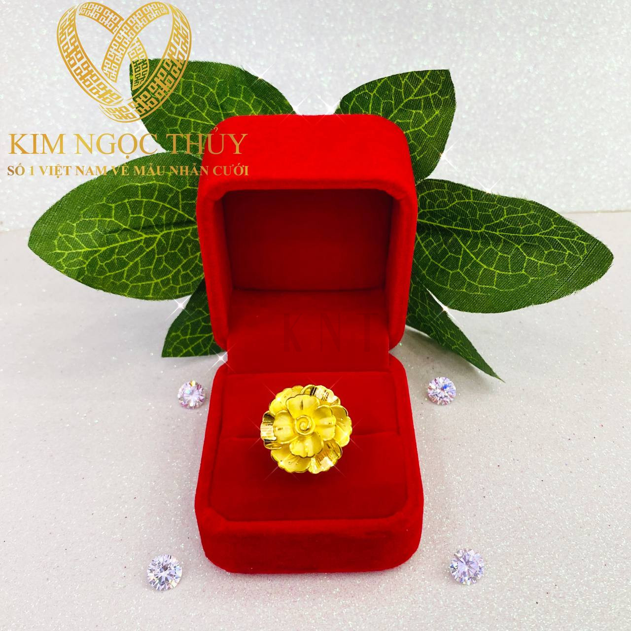 Nhẫn hoa mai từ 5P thiết kế tinh xảo và tỉ mỉ