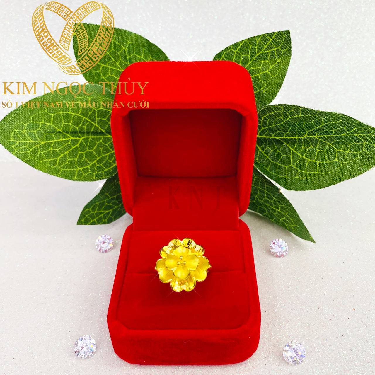 Nhẫn hoa mai từ 5P đặc sắc, mềm mại