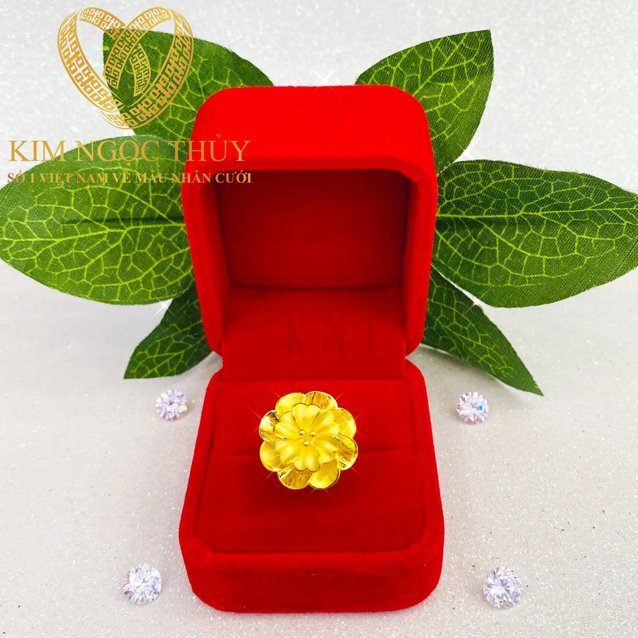 Nhẫn hoa mai từ 5P đẹp ấn tượng và mềm mại